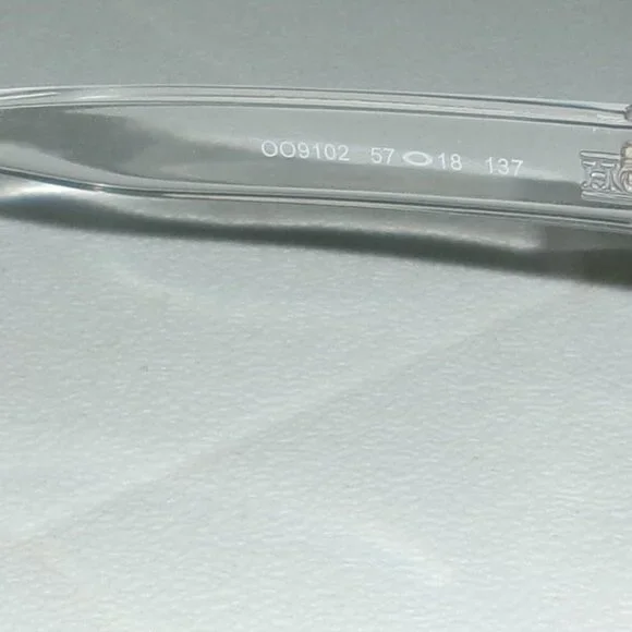 Womens Oakley Sunglasses Red Polarized Lens "LIKE NEW" - Picture 4 of 4